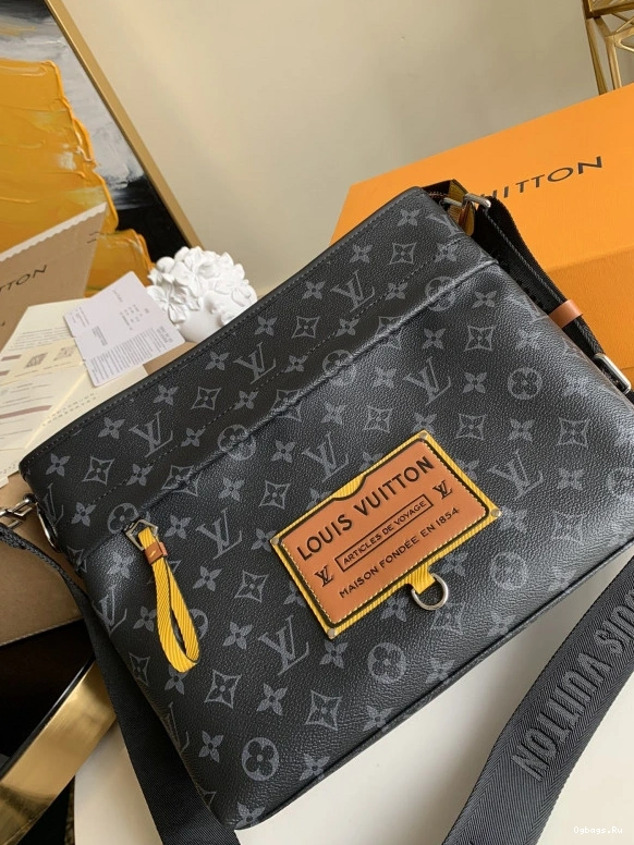 MESSENGER BAG LOUIS VUITTON 0426